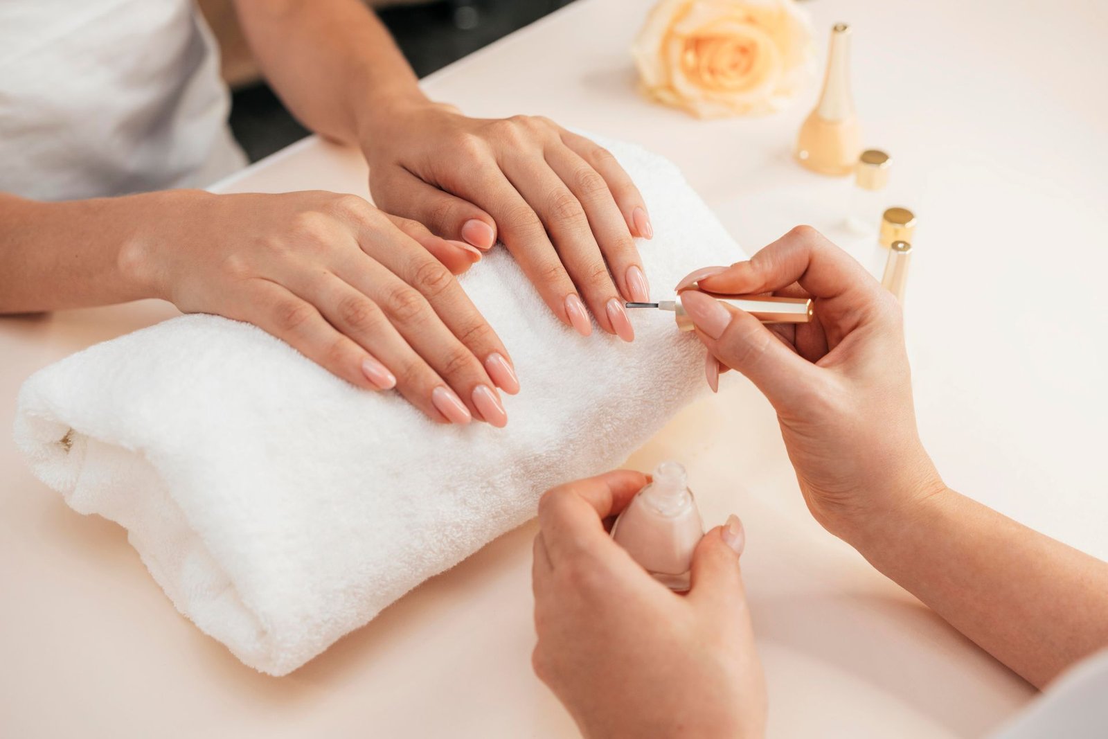 compressed-healthy-beautiful-manicure-manicurist